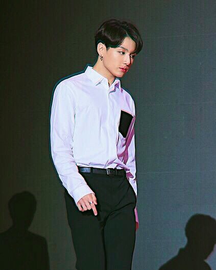 kooklq's tweet photo. baby boy this isn’t a runway >:( https://t.co/v97zHXi6A1