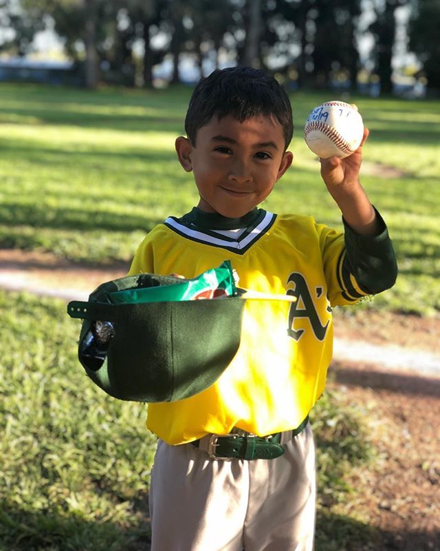 ToneRamirez's tweet photo. Our boy got the game ball again today! Good job son 🤘🏾 #teeball #As #jaxsonramonramirez https://t.co/K53fbYUJTk https://t.co/aMBg9kYTK2