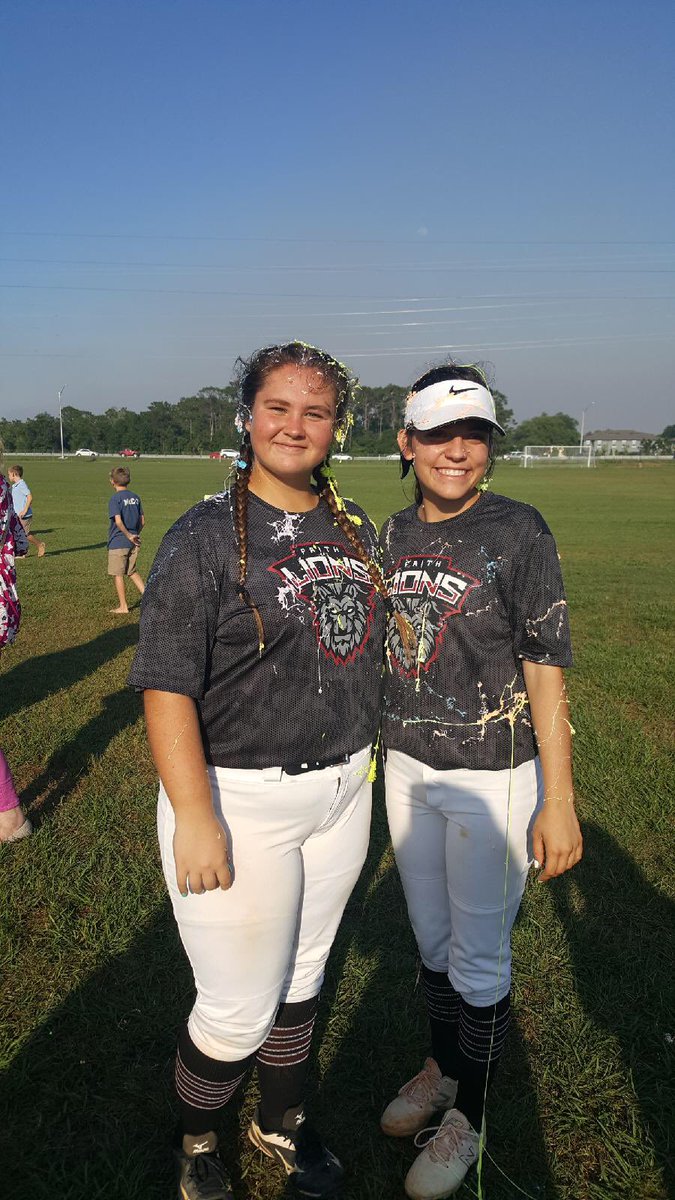SoftballFca's tweet photo. Senior night was a success.  @SoftballFca improves to 16-5 after the victory today.  @kksarasty had 2 hits and 5 RBI’s.  A. Jimenez and K.  Latoff each added two hits while @marissadawg22 contributed 3 RBI’s. #seniornight4&amp;7 https://t.co/Xmyh0Sm5Nt