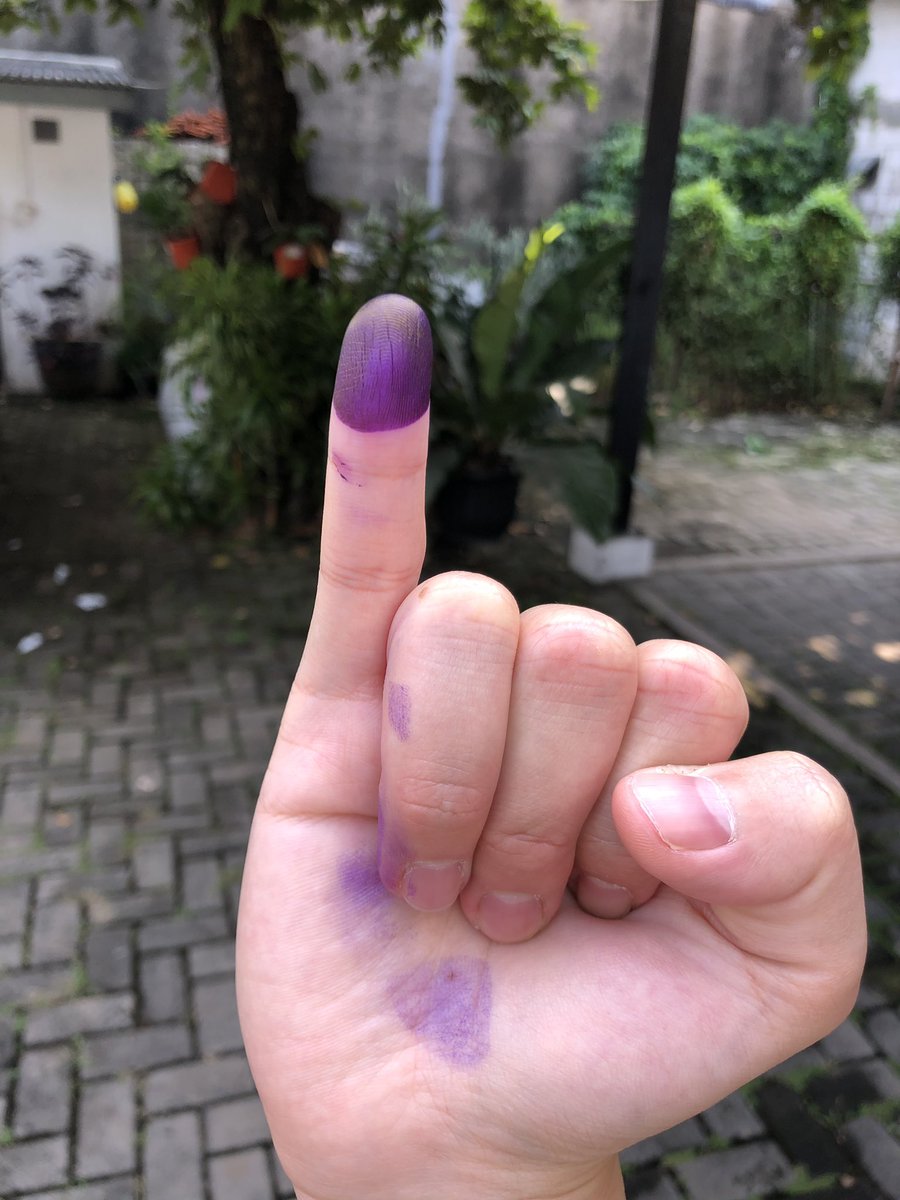 glaksmono's tweet photo. Unlike in the United States, where voters are represented by electoral college, Indonesian citizens directly votes for the next president #Pemilu2019 #ForBetterIndonesia https://t.co/RKLUeuJjhm