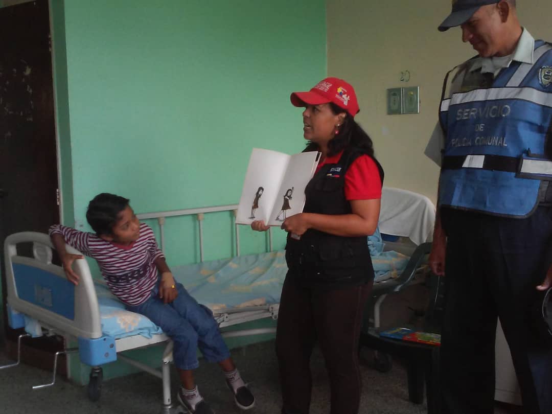 GuaricoSenades's tweet photo. A través de la promoción de lectura y dramatización de cuentos cargados de valores pacientes del servicio de pediatría del #HIRB disfrutaron de una mañana divertida y llena de aprendizaje en esta #SemanaSantaEnPaz | @MIJPVenezuela @SENADESMIJP @josemvasquez @OVSMIJ @Guaricoseguro https://t.co/1xDRuglRjp