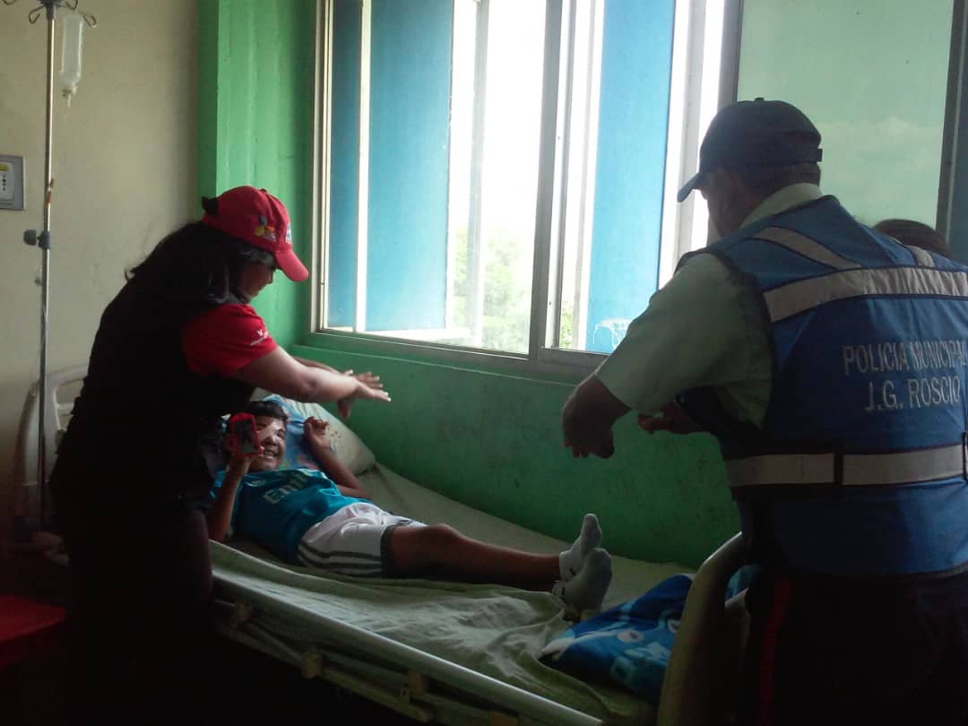 GuaricoSenades's tweet photo. A través de la promoción de lectura y dramatización de cuentos cargados de valores pacientes del servicio de pediatría del #HIRB disfrutaron de una mañana divertida y llena de aprendizaje en esta #SemanaSantaEnPaz | @MIJPVenezuela @SENADESMIJP @josemvasquez @OVSMIJ @Guaricoseguro https://t.co/1xDRuglRjp