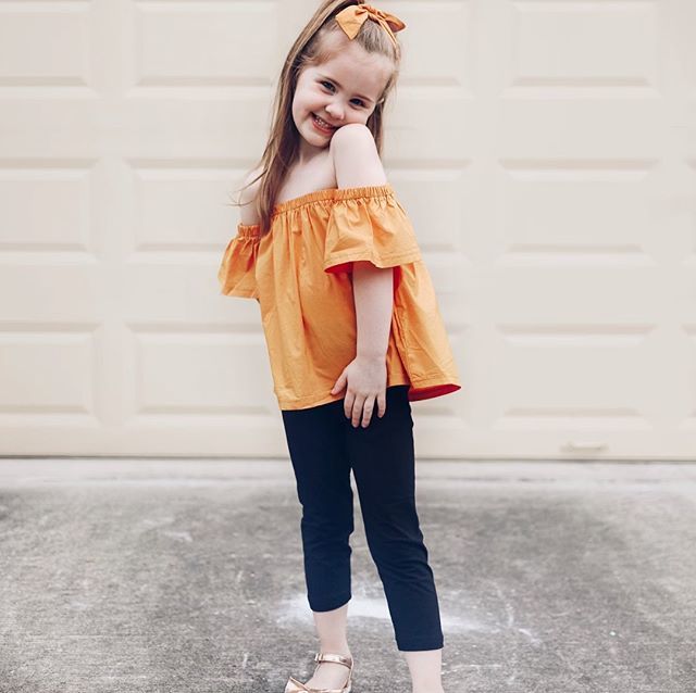 mo_meg's tweet photo. Sweet Caroline 🎵ba ba baaaaah🎵 What a kid you are. I know as long as you’re around we will never be bored, that’s for sure. (Adorable outfit is her namesake, the Caroline, from @aleandelli!) #kidfashion #kidootd #childstyle #smallshoplove #candidchildhood #childhoodmemories … https://t.co/n8UJSBagJK