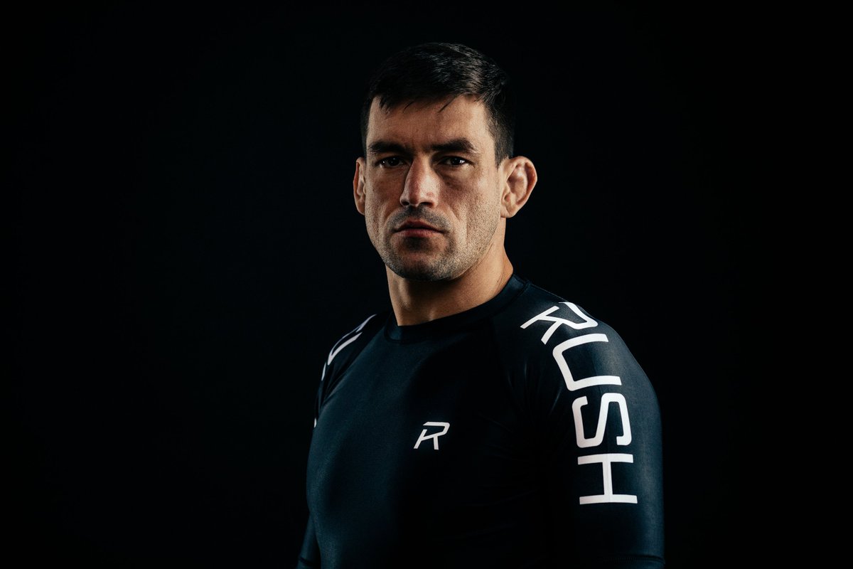 RushThreads's tweet photo. Roots mens Rash Guard @demianmaia
#feeltherush #fullyalive #mma #bjj #brazilianjiujitsu #jiujitsu #jiujitsugi #jiujitsulifestyle #jiujitsulife #UFC #ufcflighter #grappling #blackbelt #mma #martialart #kimonobjj #rashguard #compressiongear https://t.co/NgNgCIx9uA