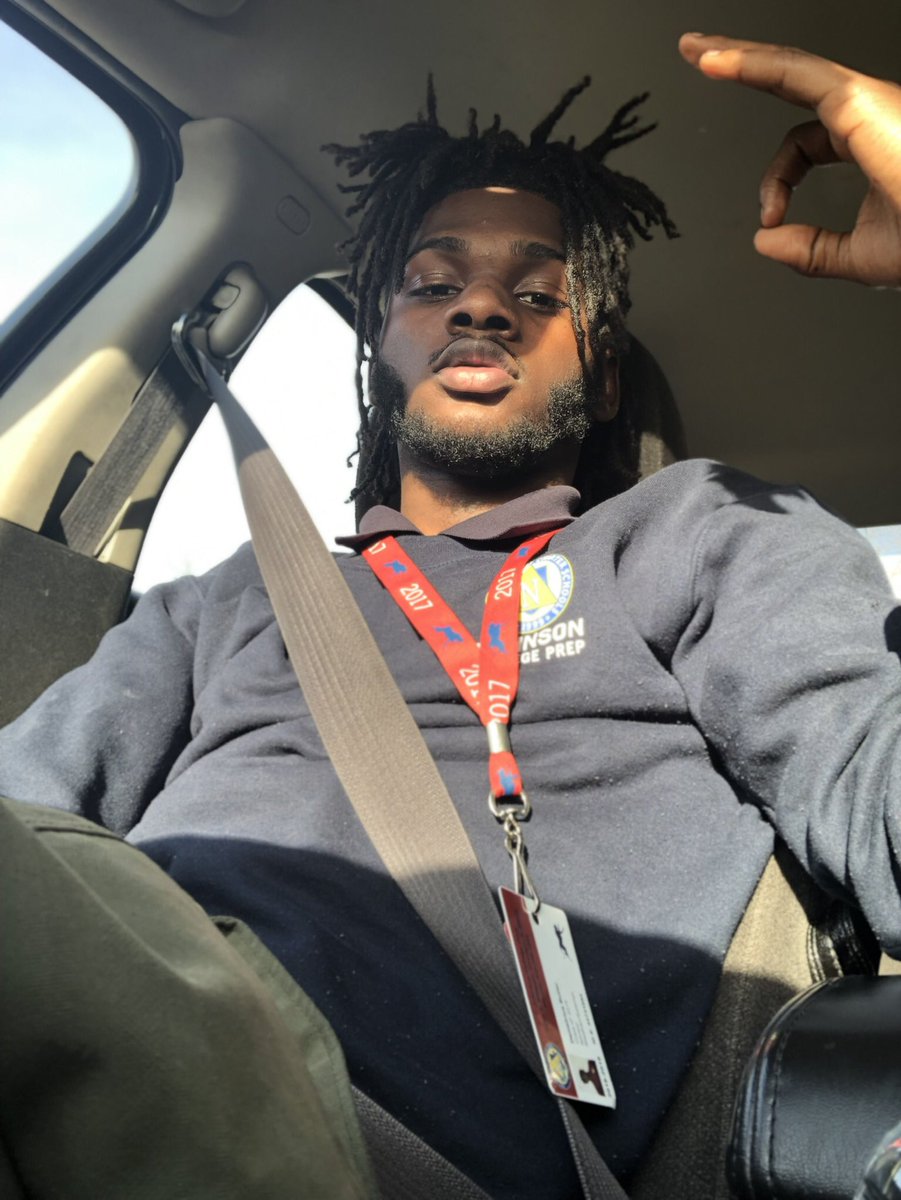 MeechieFlm's tweet image. School boy🤥