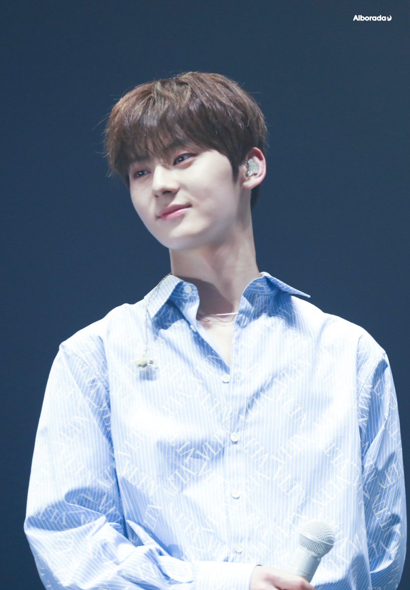 Alborada089's tweet photo. 190412 세뇨콘 첫콘 #민현 #황민현 #minhyun #hwangminhyun #뉴이스트 #NUEST 

식전 미녀니 미소 한스푼🤪🤪 https://t.co/qPduEn8HyW