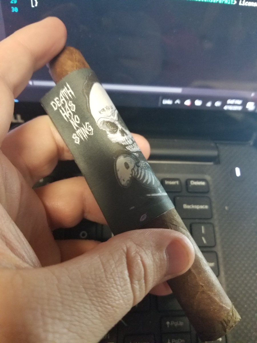 SmokeAStogie (@smokewithbolt) on Twitter photo 