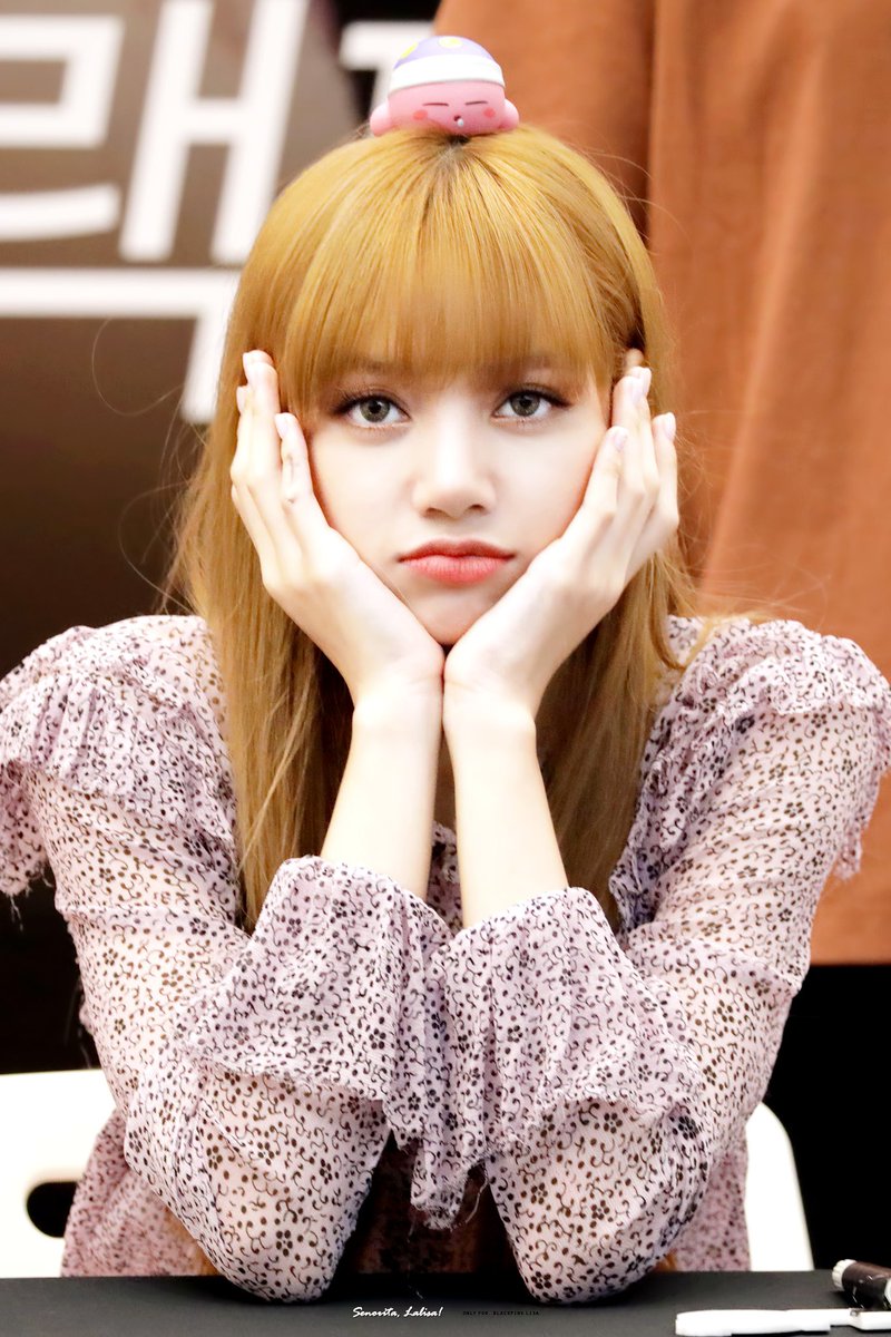 lijutempest's tweet photo. Yikes we hear Lisa talk for not even 5% of the whole interview and Rosé toxic stans are already attacking her. Lol. You don't need to get so insecure af attacking her for everything. 😊 And FYI Lisa invented natural cuteness. https://t.co/FB0LtYfpNL