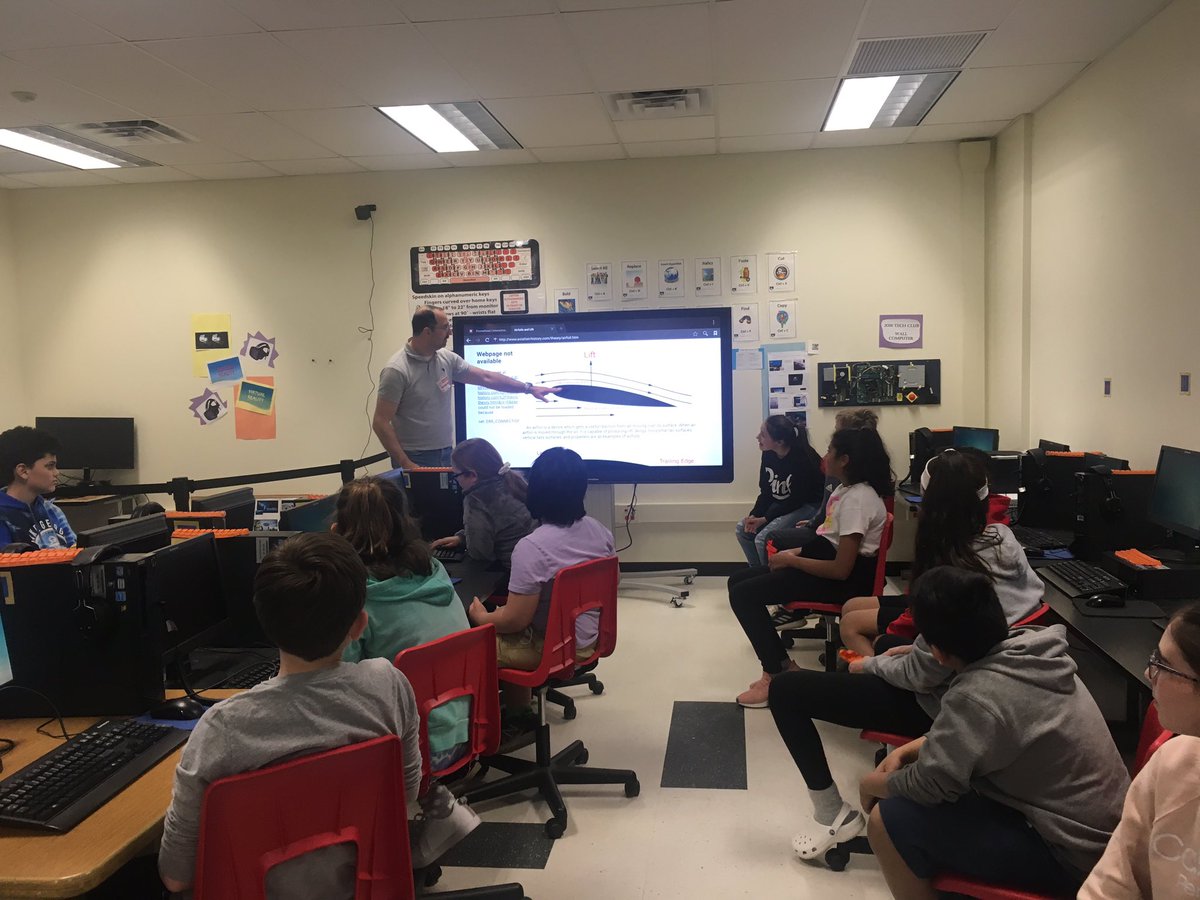 TriciaPohan's tweet photo. @BlackRiverMS parents are so supportive. A huge shout out to Mr Mark Levine, who gave up his whole day, to teach us about planes and the flight sim!! Thank you so much. #WeareChesterNJ  #bestparentsever https://t.co/sWYCrgA9pJ