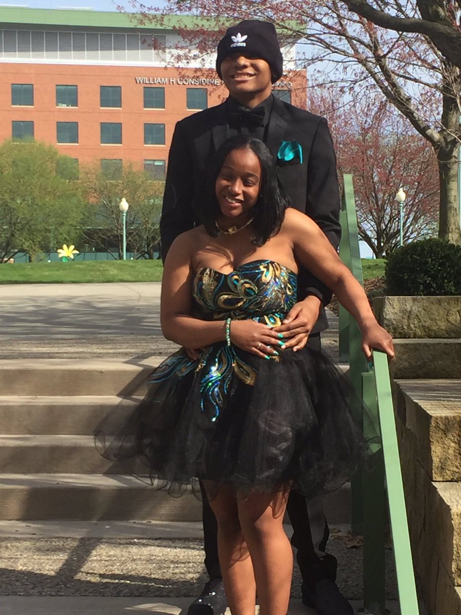 Scireceee_'s tweet photo. Hospital prom was a success with my baby β€οΈ get baby love I gotchu forever π€πΎπ§Έ @AkronChildrens #cancerprom #apromtoremember
Ps;i forgot to post Saturday show love β€οΈ https://t.co/F8WEmiPJzB