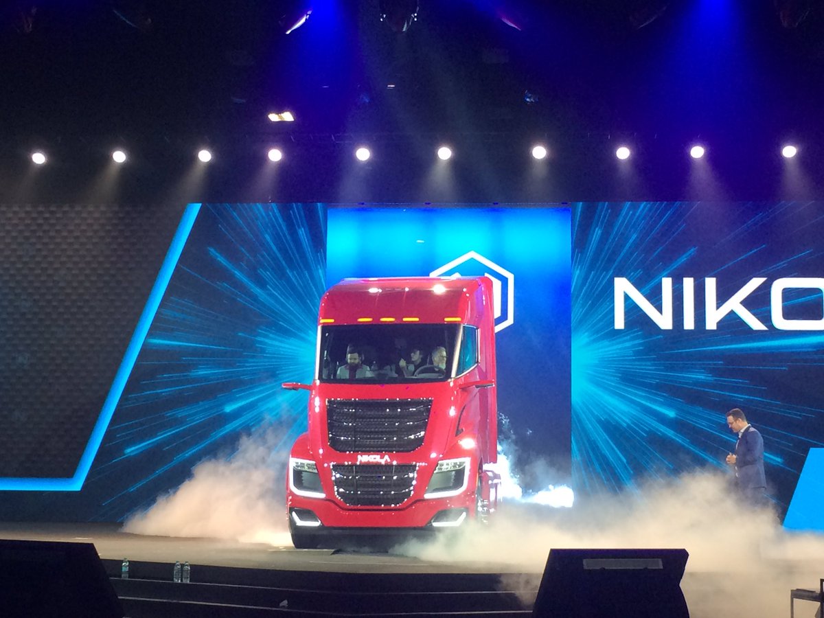 SAEOHEMag's tweet photo. Nikola Two reveal at #NikolaWorld2019 in Scottsdale, Ariz https://t.co/ew5wUtHTMS