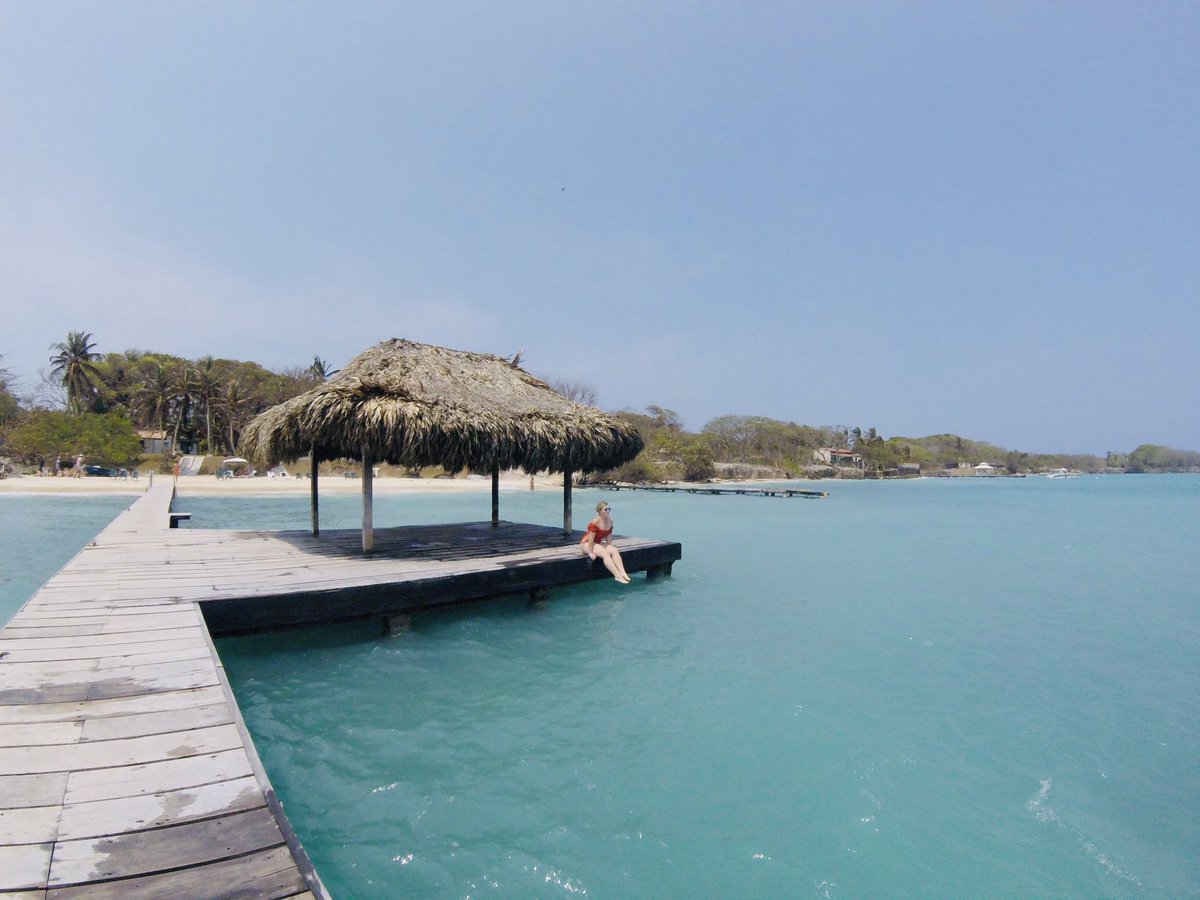 daveed_ca's tweet photo. 📍Islas del Rosario is all of paradise. Recommend you take a ferry or a larger ship, the sea was rough but it made for an adventures ride. Stay overnight on the island and enjoy all of its beauty. 

#colombia #travelblog #Travel #SouthAmerica #gotouring #tripmaximizer #caratagena https://t.co/djbYF8EZy1