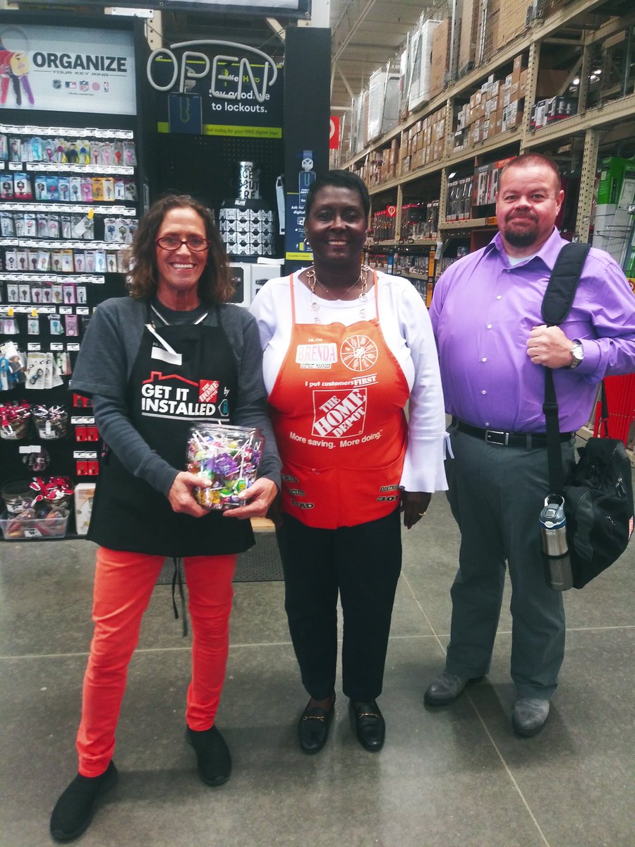 RomanoffMacon's tweet photo. Training Class  at  store 0816...
What great business partners we have in Lonnie Lamb (HD) and Denny Holmes (HDMS) !  Also got to meet DSM Brenda B.  Good day!
#TakeYourShare23 
#RomamoffEast https://t.co/97KfVxezmw