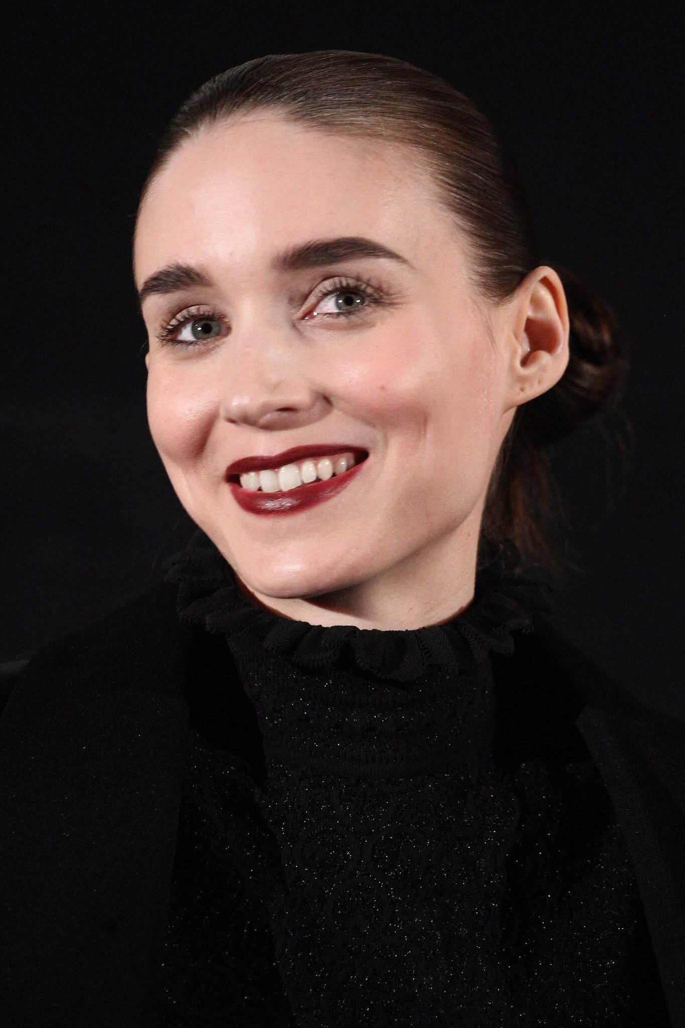 Happy Birthday to one of my favourite actresses, Rooney Mara!     I hope to see you in good films again. 