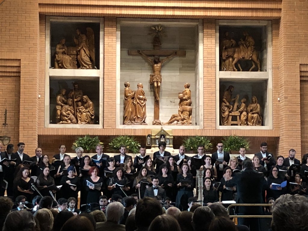 DrFMaluenda's tweet image. Un tremendo🎁 de Pascua para la comunidad que disfrutamos con @s_maluenda y @alejandraphi La #OSNJ @FOJIChile y el #CoroMagnificat bajo la direccion de Maximiano Valdes en la #ParroquiaSanFranciscodeSales