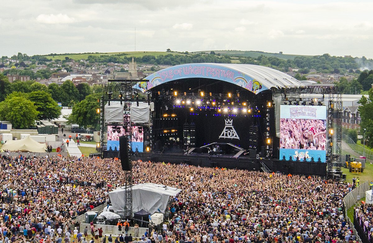 EyewearTy's tweet photo. @SPINE_OPTICS has the opportunity to offer multiple pairs of #VIP #Tickets to the #IsleOfWhiteFestival 

#Competition:

Buy a pair of #SpineEyewear &amp; share a post wearing them #SpineFest for 50 chances to win or share,like &amp; follow for 3 chances to win!🕶

https://t.co/OoLq2ImrHa https://t.co/jrU7nFWGK4