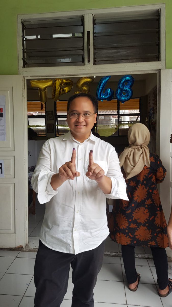 sigitwid's tweet photo. Hari ini memberikan suara untuk @jokowi dan politisi muda @TsamaraDKI. Semoga politisi muda ini bisa terus berkembang menuju pucuk pimpinan negara ini 20 tahun mendatang. 😊🙏
#01JokowiLagi #01IndonesiaMaju #PSI11 #SamaSamaBangunBangsa https://t.co/OrVIK7pAGt