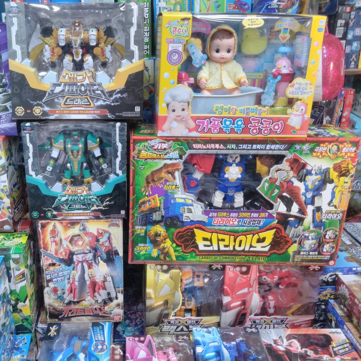 Sofviou Sur Twitter 韓国の昌信洞文具 玩具通り 現地のアニメ作品のキャラクターグッズや日本のヒーロー番組の韓国版玩具が格安で購入出来ます 韓国 キャラクター玩具