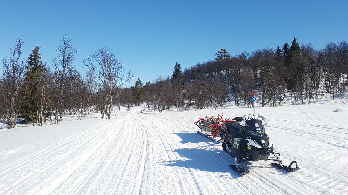 skoterleder's tweet photo. Finföre i fjällkanten, idag kör vi ut kryss för sommarens ledrenoveringar.
Tunt med snö på leden genom Ljusnedal, men den är förhoppningsvis  farbar några dagar till.
Imorgon kontrollerar vi Lossen. https://t.co/T4Rf9rpZPs