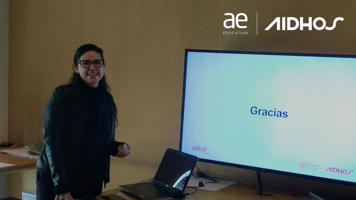 AlebatEducation's tweet photo. Una de las alumnas del Máster de Arquitectura Hospitalaria, Flor Fraire, estuvo la semana pasada en @aidhos1 para presentar su Trabajo de Fin de Máster (TFM). ¡Enhorabuena! #GrandesProfesionales https://t.co/Q9berJntQE