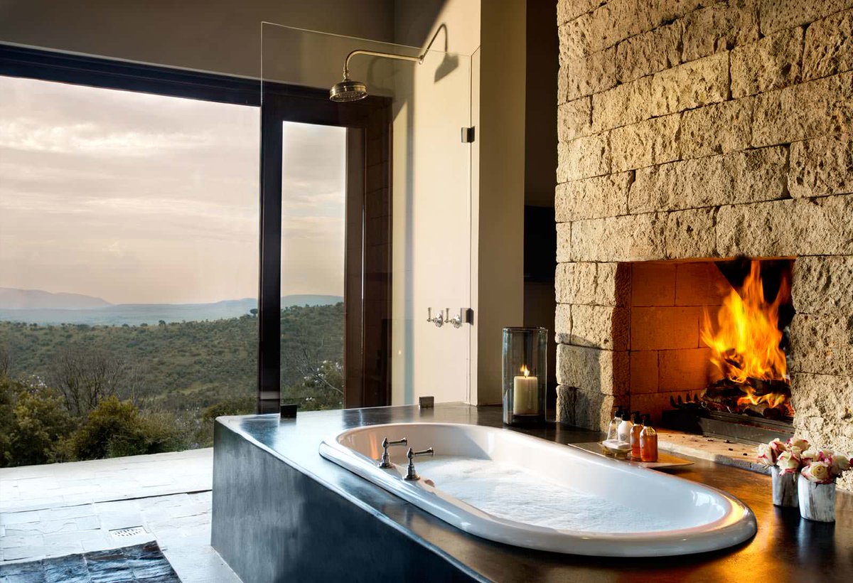twigatours's tweet photo. Welcome to #Sirai House.
This is one of the few places on the planet with the world's richest hobnob, located at the foot of snow-capped Mount Kenya in Laikipia.

#MagicalKenya #ComeLiveThe Magic #TwigaSafari #CampoftheWeek https://t.co/Quck9zUv1u