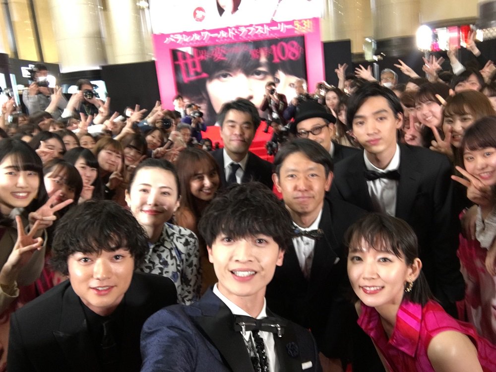 paralove_movie's tweet photo. 昨日行われた完成披露 レッドカーペット＆舞台挨拶の様子を、公式HPに掲載しました💡

レポートはこちら🔽
https://t.co/sqIWCkvxzb

#パラレルワールド・ラブストーリー
#頭フル回転ミステリー
#玉森裕太 #吉岡里帆 #染谷将太
#筒井道隆 #美村里江 #清水尋也
#石田ニコル #田口トモロヲ #森義隆 監督 https://t.co/4hhLFMfQE6