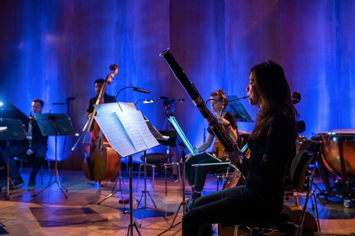 bauhaus_uni's tweet photo. »Republic of Spirits« – ein Abend rauschender Bilder und impressiver Szenen. So feiern #HfMWeimar und #BauhausUni den Gründungstag des Staatlichen Bauhauses vor 100 Jahren: https://t.co/5eQHIs3aZm #bauhaus100 @thueringende @KlassikStiftung Fotos: Thomas Müller, Candy Welz https://t.co/1TecV3vctN