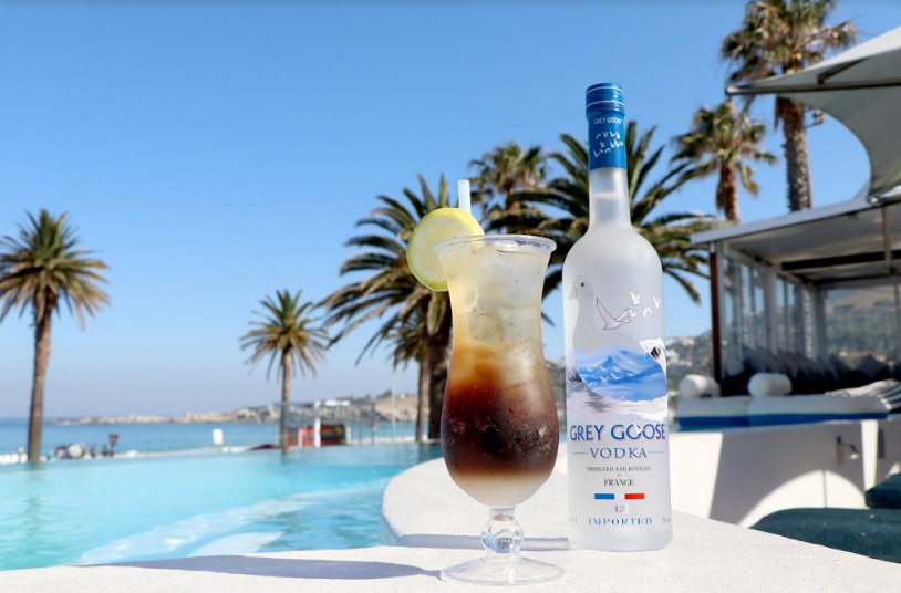 SandyBClub's tweet image. Mid-month slump? Not on our watch! Have your tried one of our amazing @GreyGoose cocktails yet? 👌🏽
#sandybclub #greygoose #vodka