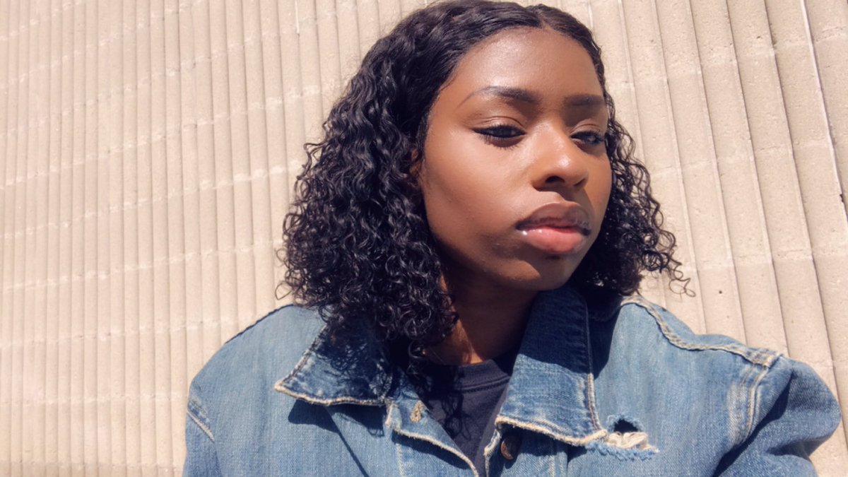 KeeshB_14's tweet photo. Nobody: 

Me: Changes hair every week https://t.co/FJsSqavx7W