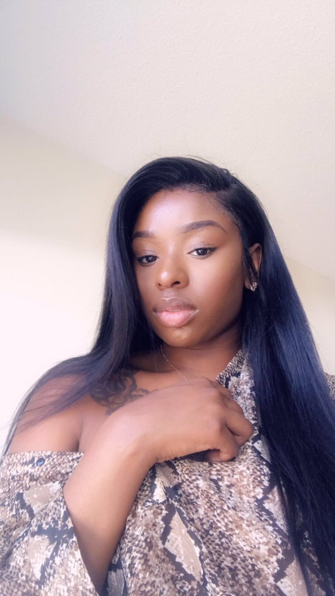 KeeshB_14's tweet photo. Nobody: 

Me: Changes hair every week https://t.co/FJsSqavx7W