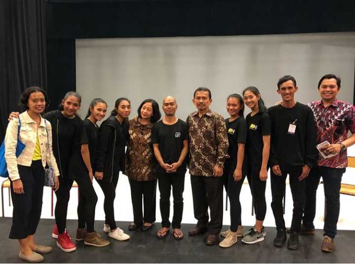 kamransoya's tweet photo. Penari BALABALA

#ekosdancecompany #BALABALAWORDTOUR #Pejalanhalbar #Prancis #Halmaherabarat https://t.co/ykB9QRPiUh