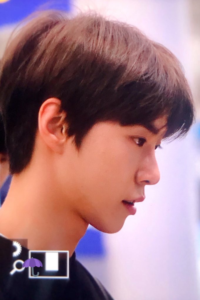 hisbread's tweet photo. ตื่นนอนมาแล้วหล่อขนาดนี้ได้ไง https://t.co/Gg9L28ijx6
