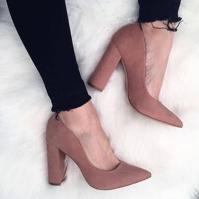 ka_fmenz's tweet photo. Alguma menina dessa rede social sabe onde vende scarpin nesse modelo? Esses são da gringa, queria nesse modelo mesmo, mas não  encontro https://t.co/yxXMWm5kQi