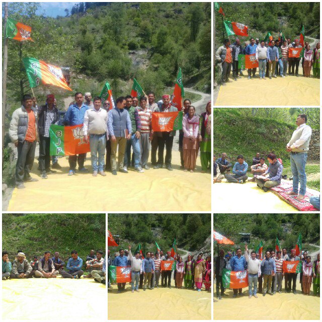 DuniCha85790317's tweet photo. दिनांक 15 - 04 - 2019 को ग्राम केन्द्र नेऊली के अन्तर्गत चतानी बूथ की बैठक में भाजपा कार्यकर्ता.....l
#NmoAgain
#MainBhiChowkidaar
#ModiMission2019
#LakshyaHmaraModiDobara https://t.co/XlqG1T0ZmF