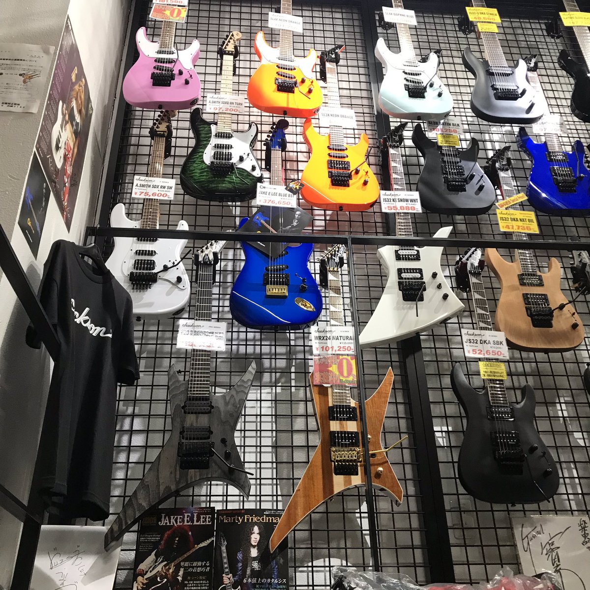 シャーベル・ギター・ジェイク・E・リー・モデルは当店二階の上がってすぐのところに店頭販売中です！
#jakeelee #ジェイクeリー 
#reddragoncartel #オジーオズボーン #ozzyosbourne #シャーベルギター #charvelguitars