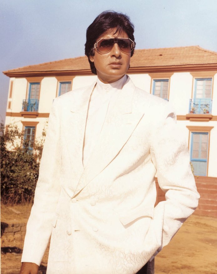 GhanShy74046595's tweet photo. @SrBachchan #11YearsOfBachchanBol #11YearsOfABBlog #AmitabhBachchan
Congratulations Sir 👍🌹💗👏
Aap Sada Aise Hi Likhte Rahiyega Aap Ka Har Blog Jeevan Ko Eak Nayi Disha Nayi Aasha Aur Eak Nayi Shakti Naya Vishwash Hume Deta Hai 👍👍💗Love💗You💗💗💗AB💗SIR💗JI💗🙏🙏🙏🙏 @GhanShy74046595 https://t.co/8nj5HvTZoZ