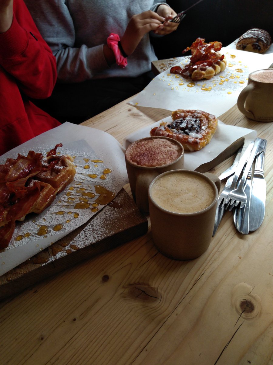 CCLeicsPolice's tweet photo. If you happen to be near @rousdonbakery #Devon then breakfast there is worth seeking out!

(Bumped into a former Chief Inspector of Constabulary there too!)

#Rousdon https://t.co/BsKKvBcN52