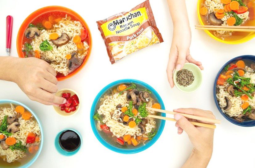 cookbook_u's tweet photo. Noodles again? Upgrade your ramen with your favorite veggies, protein or sauce! Some of our favorites: scallions, soft boiled eggs and sriracha 👍🏼 repost from @Maruchan_Inc https://t.co/1BdIi8hK76