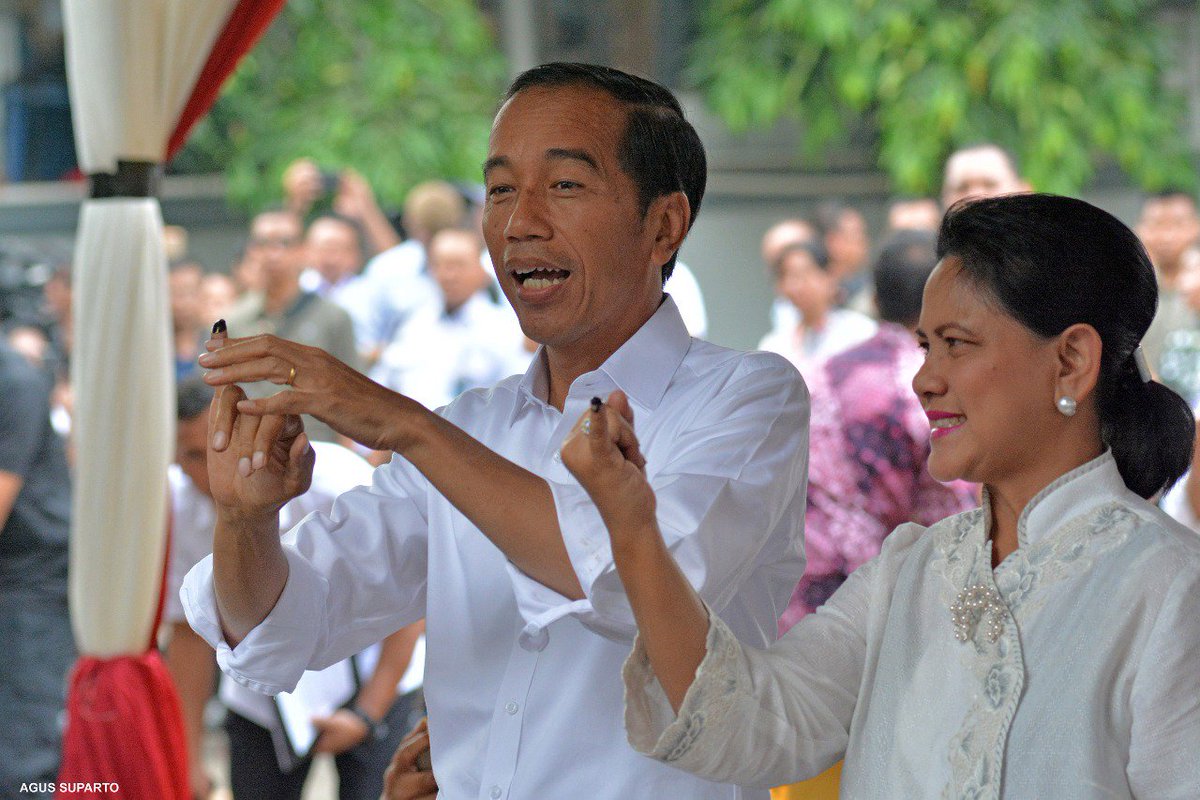 Firasat gue mengatakan pak Jokowi menang.