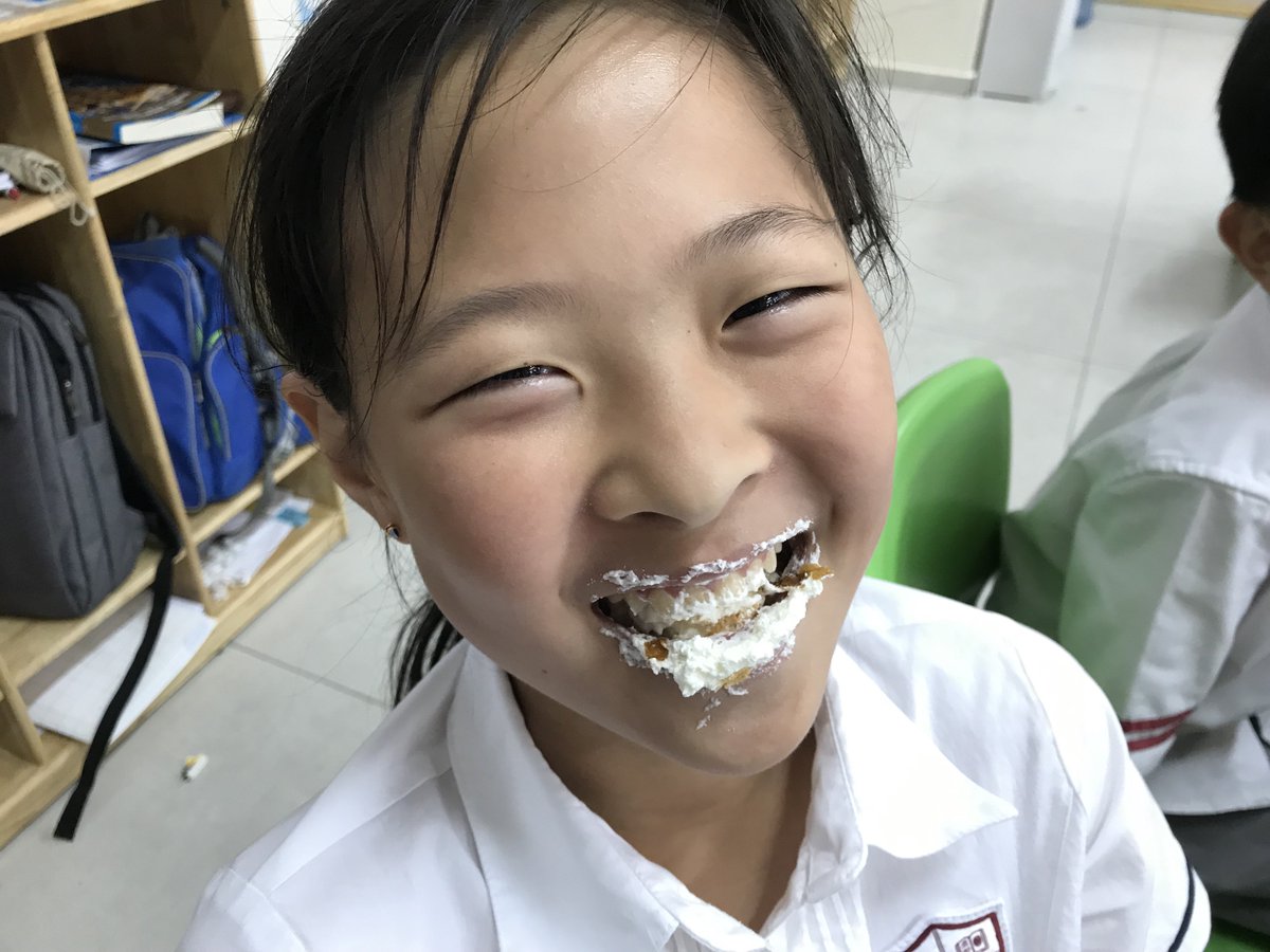Casual cupcakes and cake tacos on a Wednesday. Huge thanks to Fan. C for bringing these delights in. Safe to say, reading will be fun today! #GoISNS #GoG4