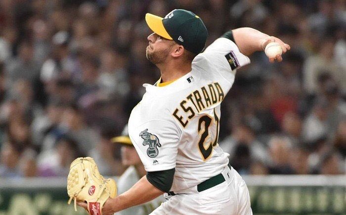 GradaNorteMX's tweet image. Este martes, #MarcoEstrada (0-2; 6.85 ERA) sufrió su segundo descalabro de la temporada con #Athletics en la derrota que sufrieron 1-9 ante #Astros en #Oakland ⚾️🇲🇽

El #sonorense lanzó para:
3.1 inings | 5 H | 7 C | 3 BB | 1 SO | 2 HR

gradanorte.mx | #GradaNorte