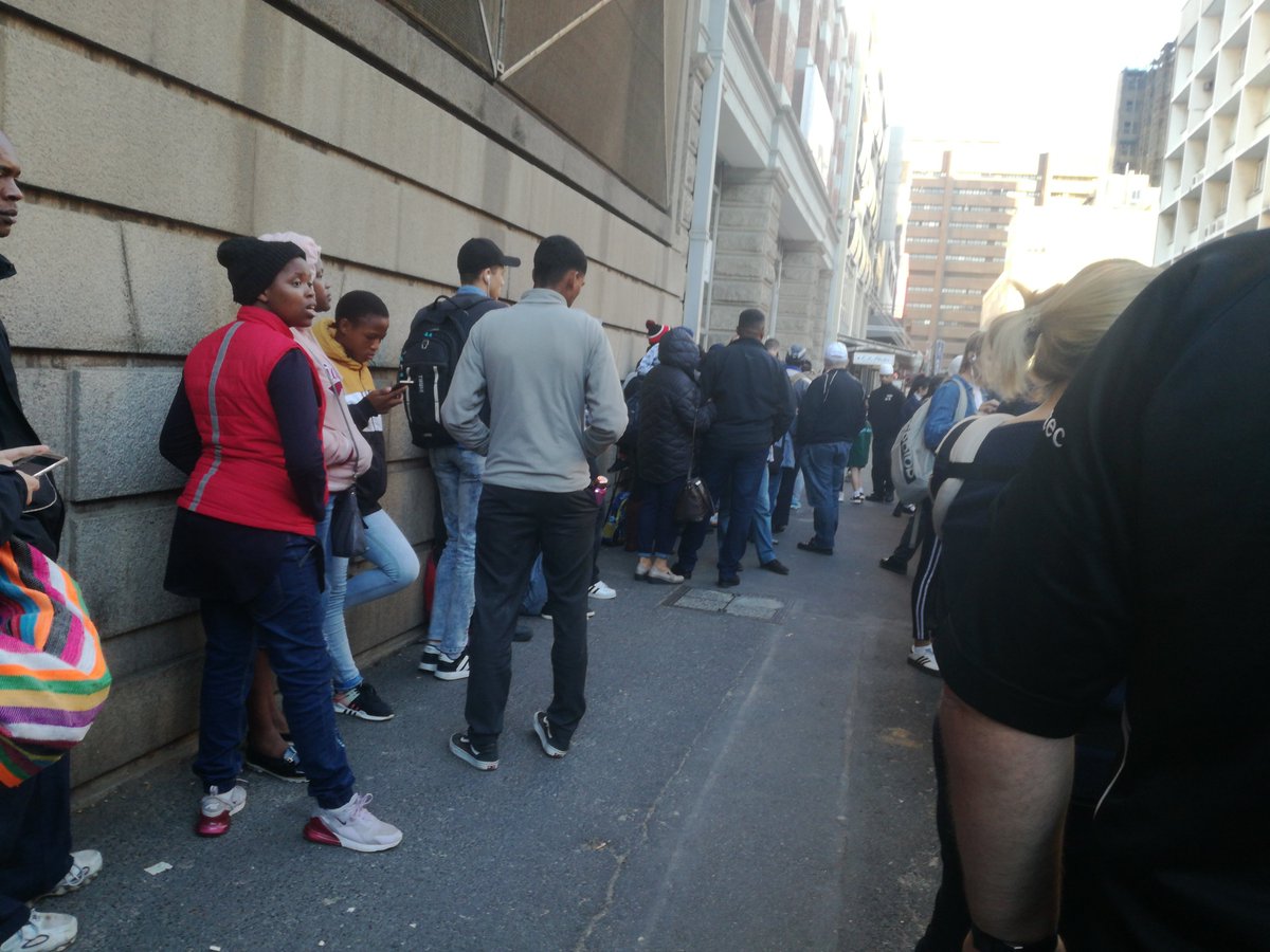 lesley26za's tweet photo. @HomeAffairsSA arrived at home affairs Barrack str....hundreds of people queueing it's going to be a long day https://t.co/sNzturmZe0