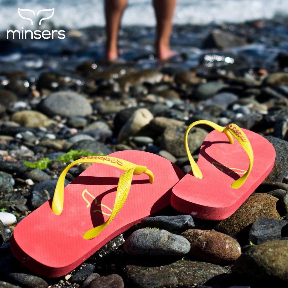 MinsersModa's tweet photo. Minsers te acompaña en la playa. 😉
#myminsers #minsersflipflops #minserstowels #hitthebeach #enjoythesand #doitinstyle #chanclasminsers #playa #toallasminsers https://t.co/bi3VX6mUNY