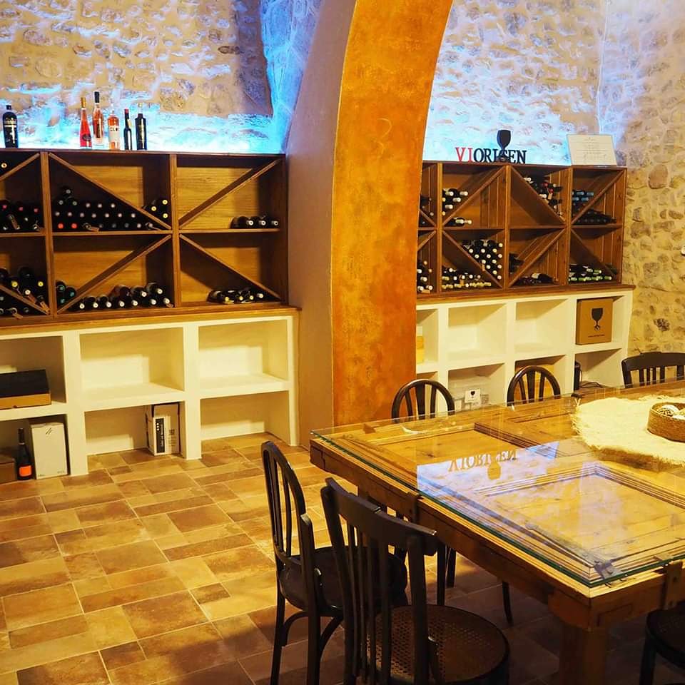 ViOrigen's tweet photo. Aquesta #SetmanaSanta us esperem a la nostra sala de tast a #Gandesa per descobrir els vins de la #TerraAlta #vicatalà #enoturisme #ViOrigen https://t.co/qeFSQmhCGU https://t.co/GiWfO7yftk