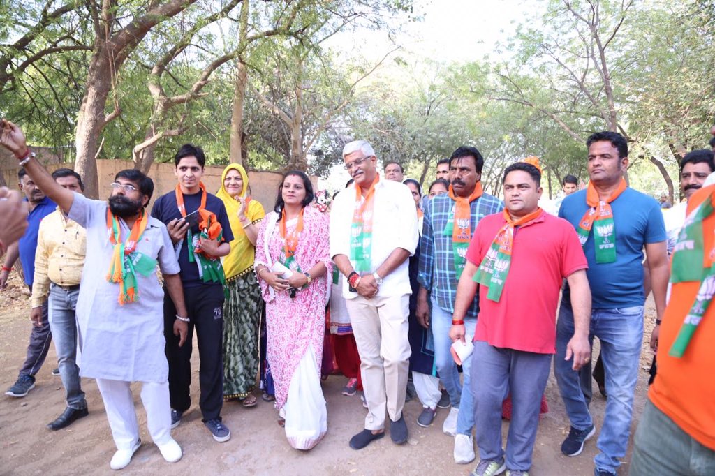 gssjodhpur's tweet photo. चुनावी जनसम्पर्क जोधपुर....
Interacted with citizens at ashok Udhyan during morning walk... everyone excited to vote for modi #IndiaBoleModiDobara @narendramodi @AmitShah @VasundharaBJP @PrakashJavdekar @BJP4India @BJP4Rajasthan @MPMadanSaini @SudhanshuTrived https://t.co/VEk97vfaEX