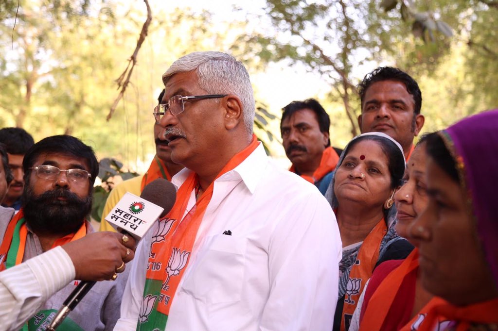 gssjodhpur's tweet photo. चुनावी जनसम्पर्क जोधपुर....
Interacted with citizens at ashok Udhyan during morning walk... everyone excited to vote for modi #IndiaBoleModiDobara @narendramodi @AmitShah @VasundharaBJP @PrakashJavdekar @BJP4India @BJP4Rajasthan @MPMadanSaini @SudhanshuTrived https://t.co/VEk97vfaEX