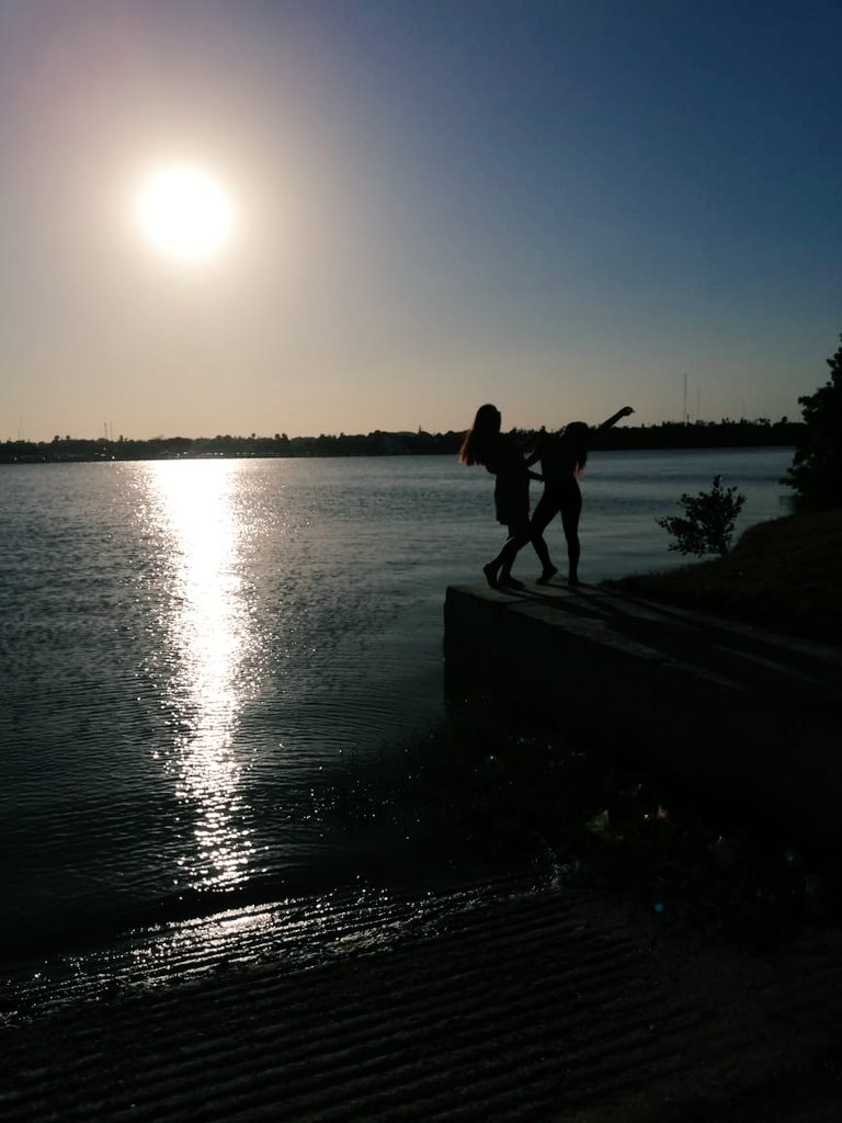 marintiarojas's tweet photo. Nuestra gran amistad, el tiempo no borrará.. Ya lo verás no terminará por que yo soy tu amiga fiel🎶💕
#VamosPorMasAñosYMasMomentosBestFriend👭❤ https://t.co/eOVijrrjzF