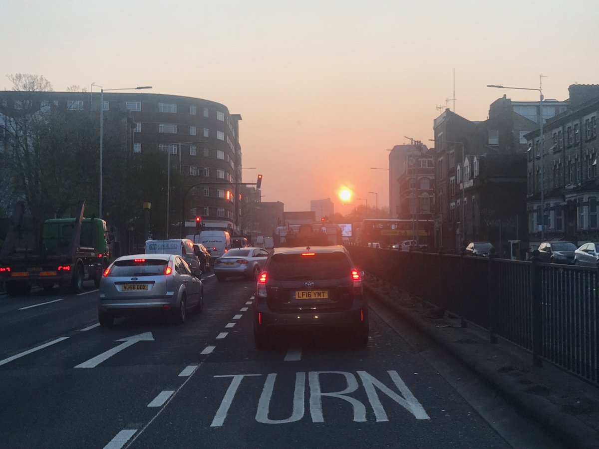 SDSolutionsPH's tweet image. Good morning folks another special #bluewomensclothing #London customer receiving their #finefurniture #delivery this morning with our #timed #earlybird  #delivery helping #bathretailers and #bathbusiness people stay ahead, want to know how we can help you #bathdeliveryservices