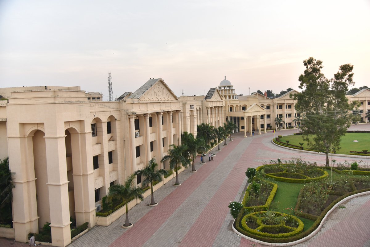 TechnocratsTIT's tweet photo. Technocrats Group is one of the largest campuses in central India.
#LargestCampus #Campus #Technocrats #Technocratsgroup #Engineering #MBA #Pharmacy #College #TITlife #Technocratslife https://t.co/Umz0somyOk