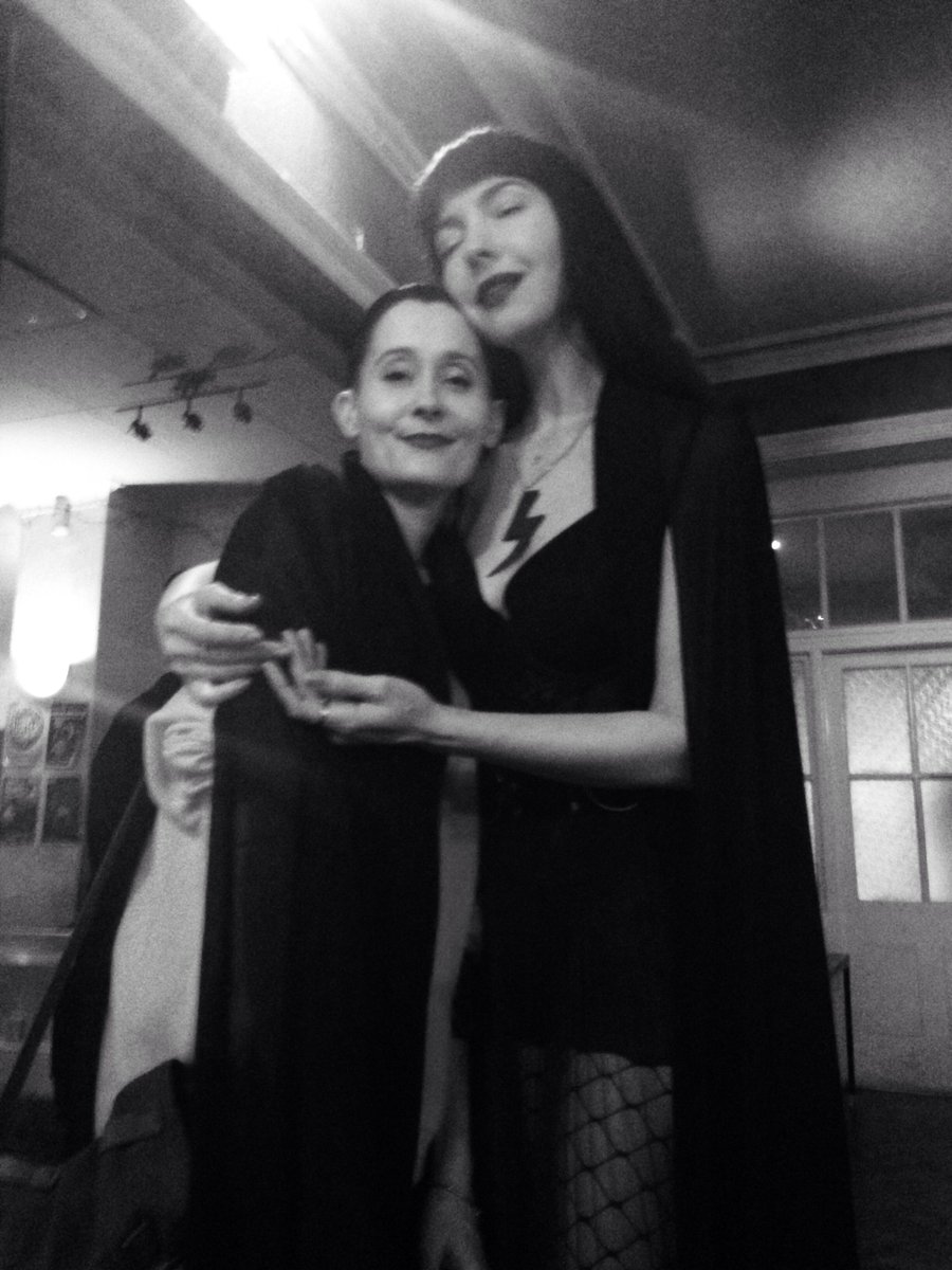 aloha_dead's tweet photo. Monday memories 💚

#chrystabell #deadaloha #lewesconclub #tammypreston #bluerose #feelslikelovetour

@Chrysta_Bell 
@LewesConClub https://t.co/V4Z8LaqUOX